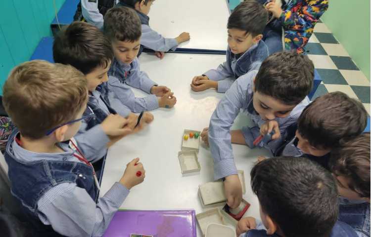 شناخت و کارکردن با آهنربا در محیط آزمایشگاه