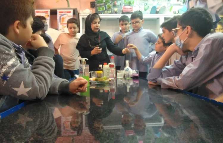 شناسایی اسید و بارها با کاغذ پی اچ در آ زمایشگاه 3