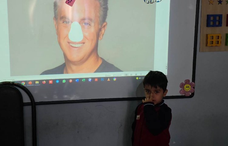 شناسایی اعضای بدن و تمرین و تکرار عبارت touch your ..... 5