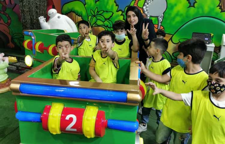 :شهربازی سرزمین شادی الماس هروی، کلاس انگور 2