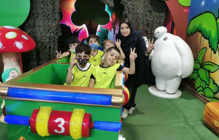 :شهربازی سرزمین شادی الماس هروی، کلاس انگور 3