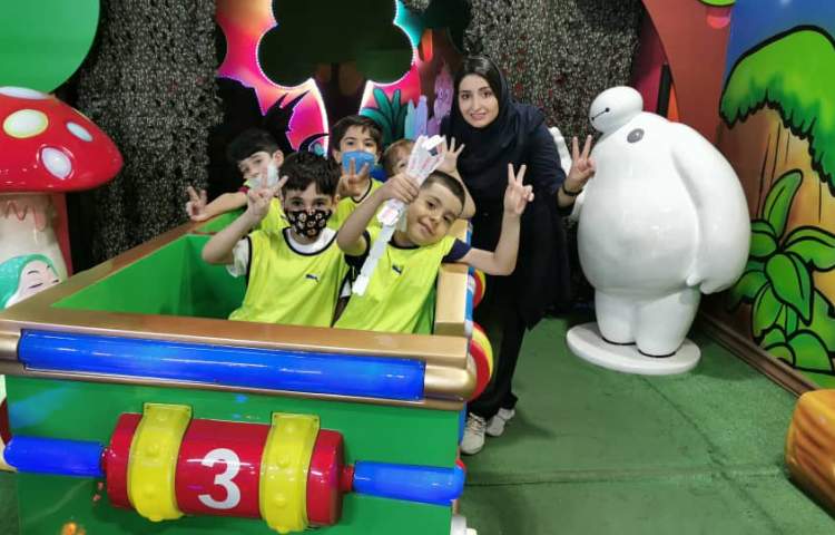 :شهربازی سرزمین شادی الماس هروی، کلاس انگور 6