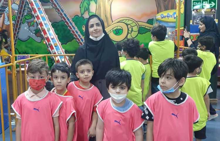 :شهربازی سرزمین شادی الماس هروی، کلاس توت فرنگی 8