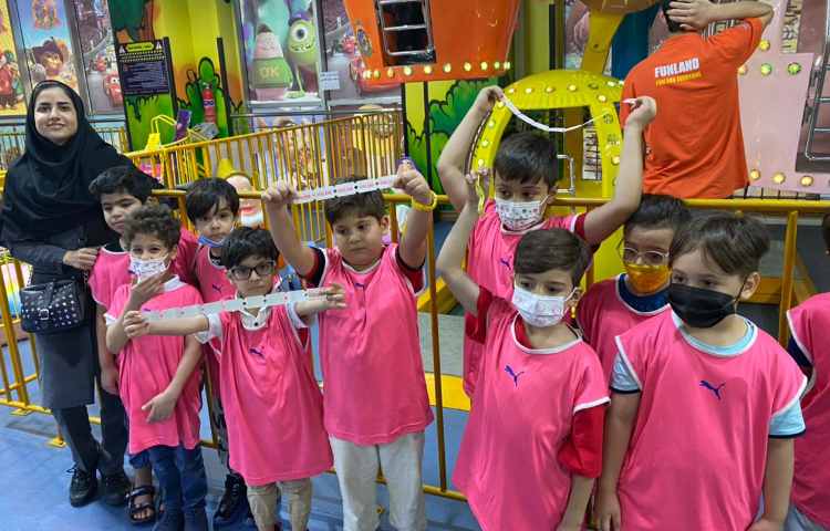 :شهربازی سرزمین شادی الماس هروی، کلاس توت فرنگی 9