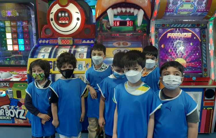 :شهربازی سرزمین شادی الماس هروی، کلاس سیب 6