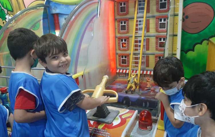 :شهربازی سرزمین شادی الماس هروی، کلاس سیب 7