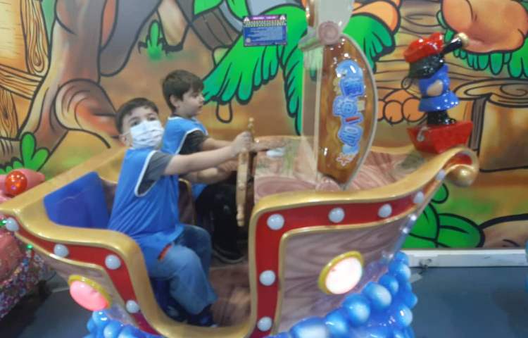 :شهربازی سرزمین شادی الماس هروی، کلاس سیب 9