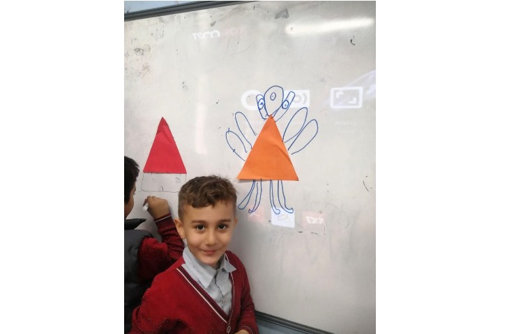 شکل سازی با مثلث برای ایجاد انگیزه نشانه ث 3