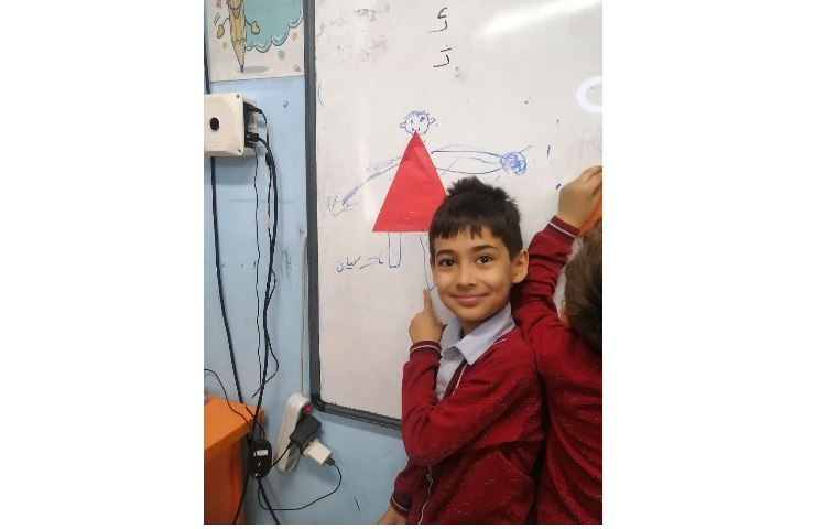 شکل سازی با مثلث برای ایجاد انگیزه نشانه ث