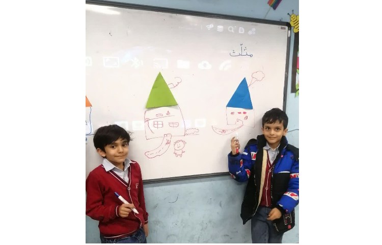 شکل سازی با مثلث برای ایجاد انگیزه نشانه ث