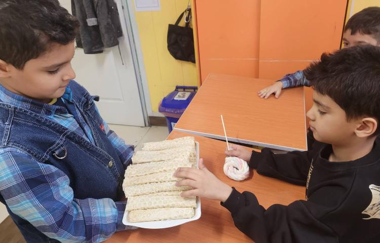 :صبحانه ی سالم نذری شهادت حضرت زهرا "س" آقای ماهان شاه بیدکی