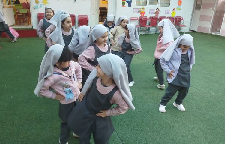 صبحگاه دختران گل پیش دبستان 3