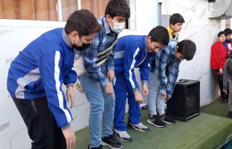 صبحگاه زبانی دانش آموزان دبستان علوی 4