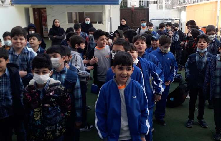 صبحگاه زبانی دانش آموزان دبستان علوی 8