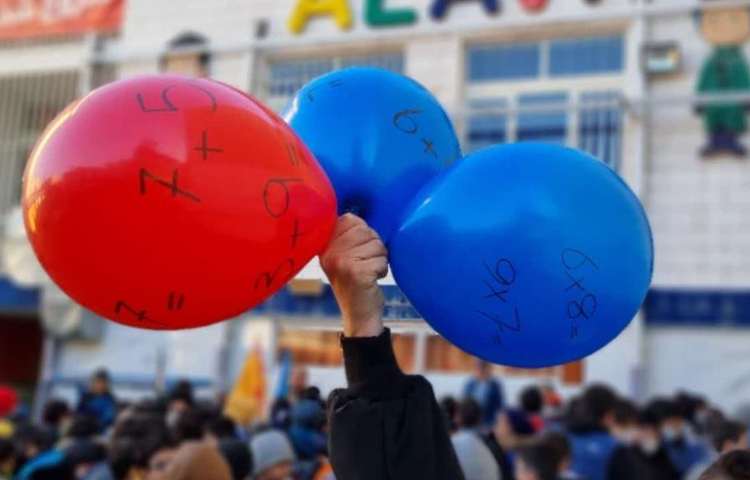 صبحگاه زبانی هفته ملی علوم دانش آموزان دبستان علوی 10