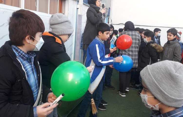 صبحگاه زبانی هفته ملی علوم دانش آموزان دبستان علوی 3