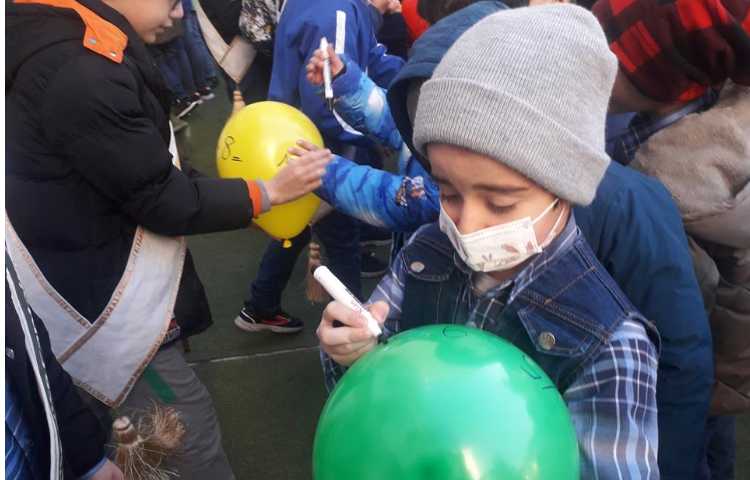 صبحگاه زبانی هفته ملی علوم دانش آموزان دبستان علوی 6