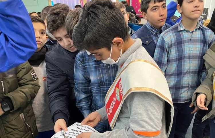 صبحگاه زبانی هفته ملی علوم دبستان علوی 12