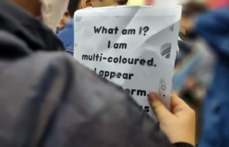 صبحگاه زبانی هفته ملی علوم دبستان علوی 9