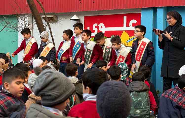 صبحگاه زبانی هفته ی ملی علوم 10