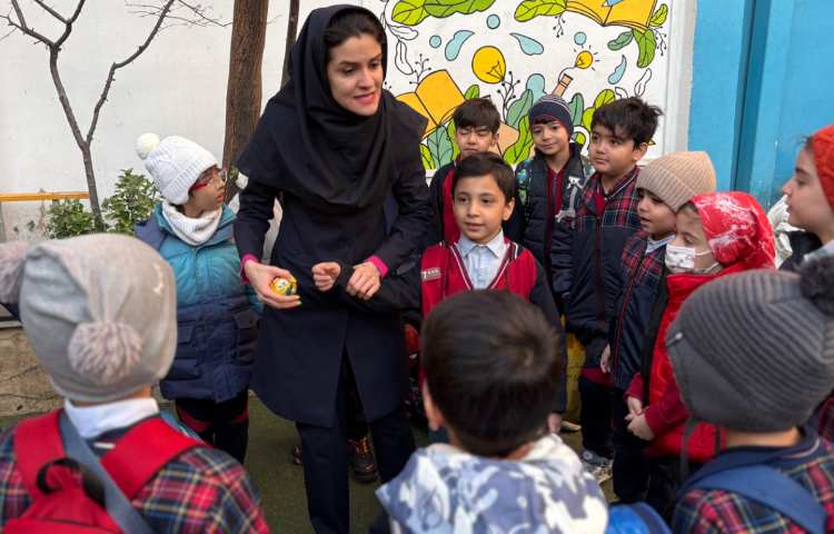 صبحگاه زبانی هفته ی ملی علوم 8