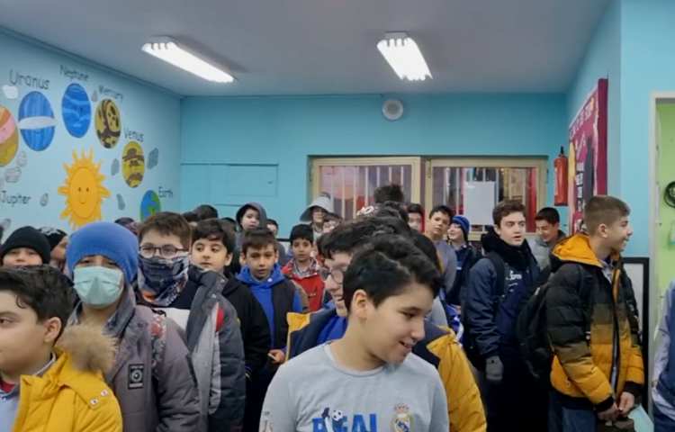 صبحگاه شاد زبانی در هفته ملی علوم مسابقه شعر یادت نره 3