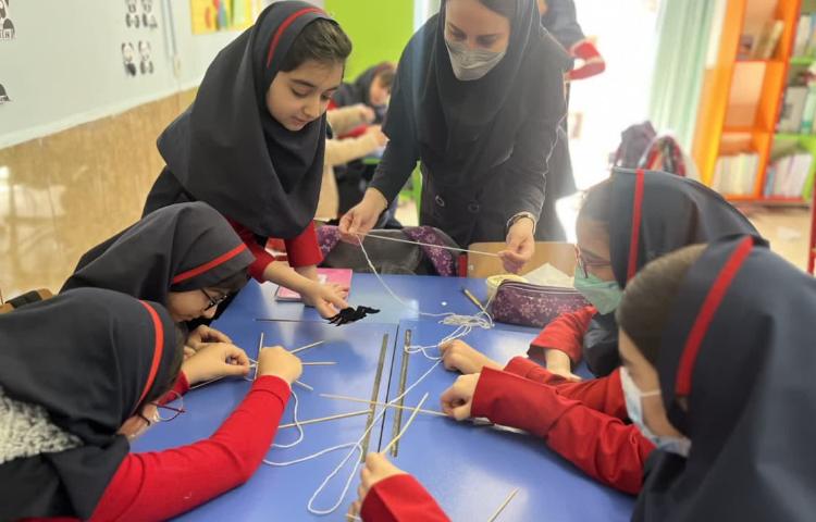 صبحگاه هفته ملی علوم دپارتمان زبان 10