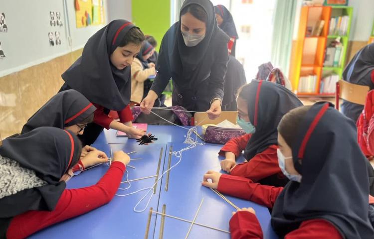 صبحگاه هفته ملی علوم دپارتمان زبان 11