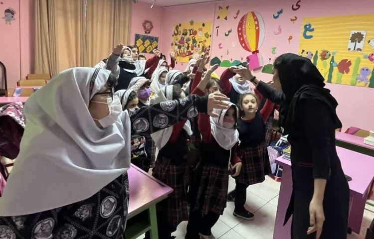 صبحگاه هفته ملی علوم دپارتمان زبان 13