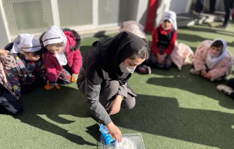 صبحگاه هفته ملی علوم دپارتمان زبان 3