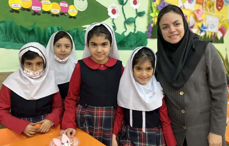 صبحگاه هفته ملی علوم دپارتمان زبان 6