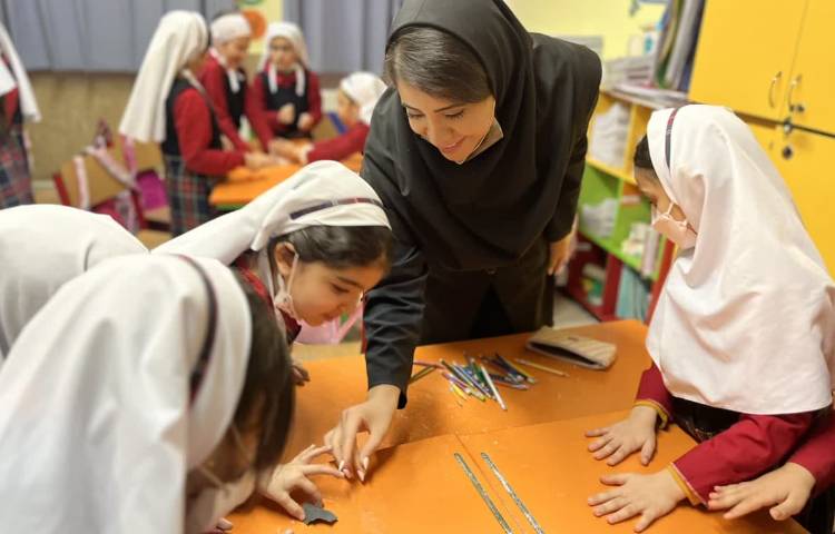 صبحگاه هفته ملی علوم دپارتمان زبان 7