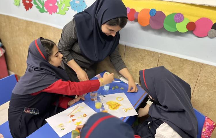 صبحگاه هفته ملی علوم دپارتمان زبان 8