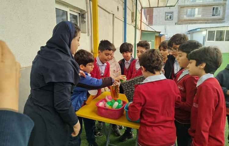 صبحگاه هفته ی ملی علوم 8