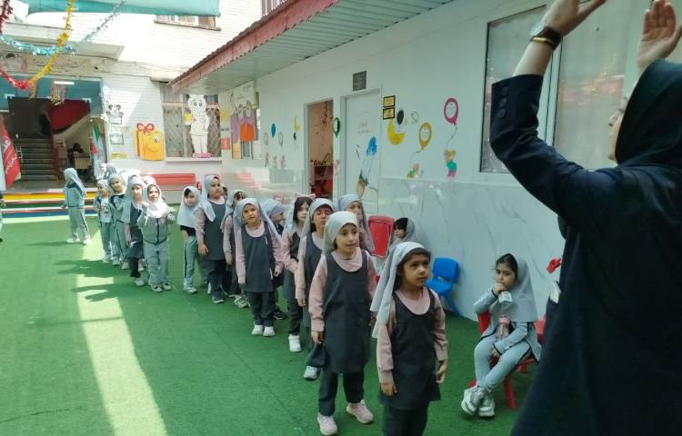 صبحگاه و زنگ تفریح پیش دبستان 3