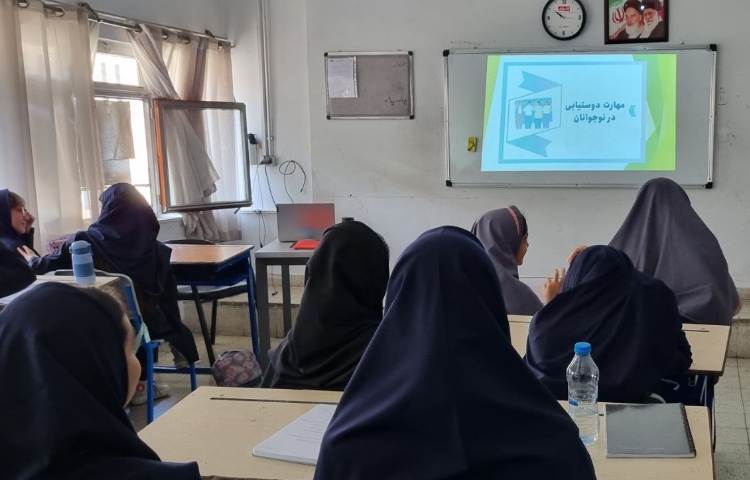 صبحگاه و عکس از کلاس های درسی 1