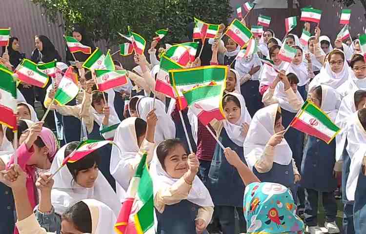 صبح اولین روز مهرماه در دبستان دخترانه پرتوعلوی شیراز 1