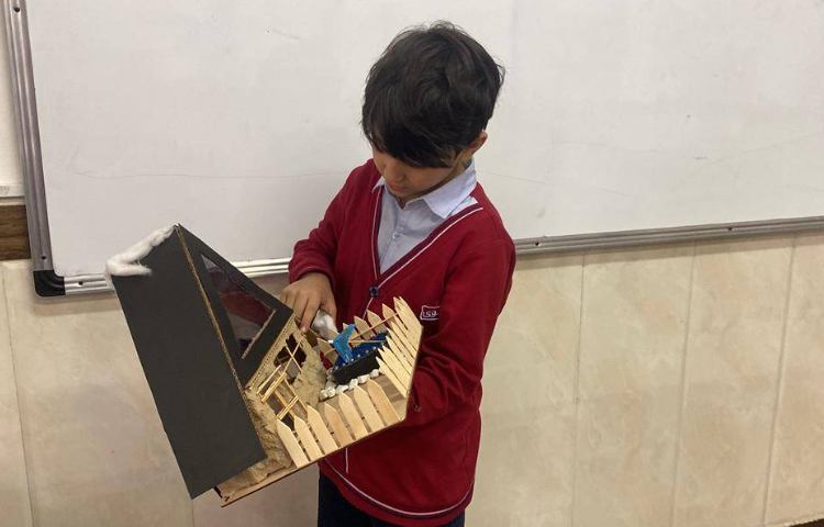 صحبت درمورد کاردستی‌هایی که با مواد بازیافتی درست شده‌اند./زنگ Science 2