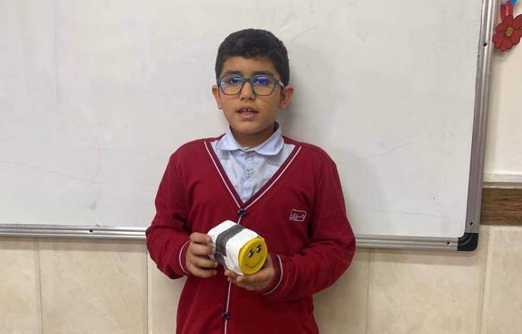 صحبت درمورد کاردستی‌هایی که با مواد بازیافتی درست شده‌اند./زنگ Science 4