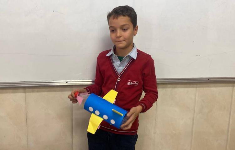 صحبت درمورد کاردستی‌هایی که با مواد بازیافتی درست شده‌اند./زنگ Science 5