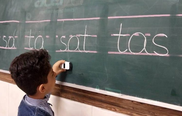 صدا کشی و روخوانی کلمات