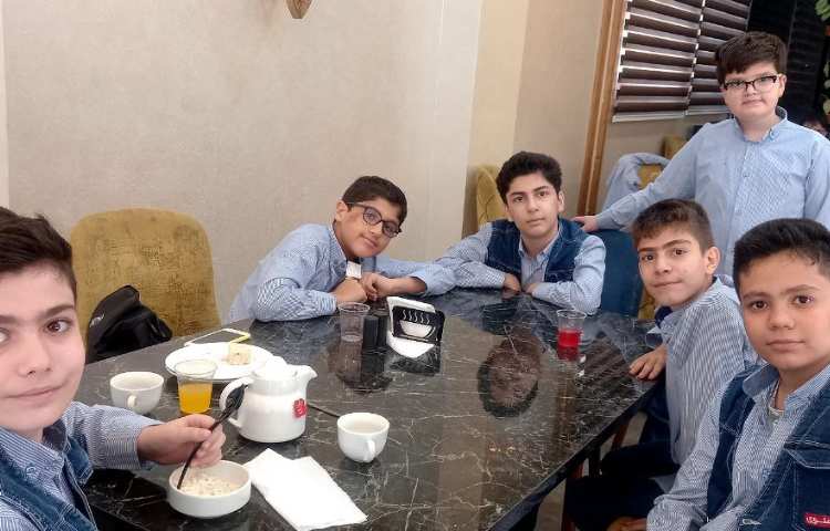 صرف صبحانه در هتل اورین 4