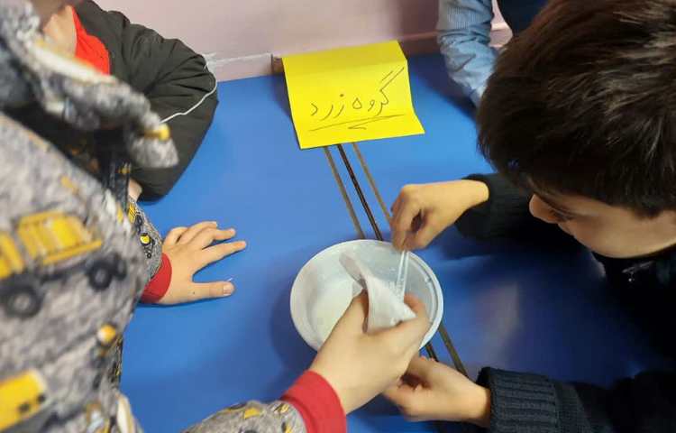 طبقه های رنگی وخمیر جادویی هفته ملی علوم 3