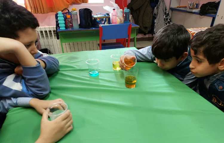 طبقه های رنگی وخمیر جادویی هفته ملی علوم 4