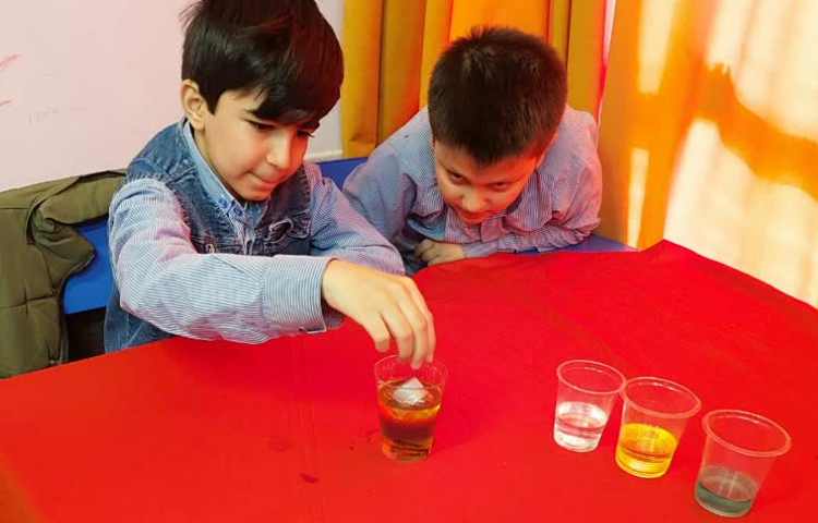 طبقه های رنگی وخمیر جادویی هفته ملی علوم 5