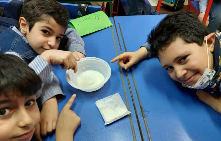 طبقه های رنگی وخمیر جادویی هفته ملی علوم