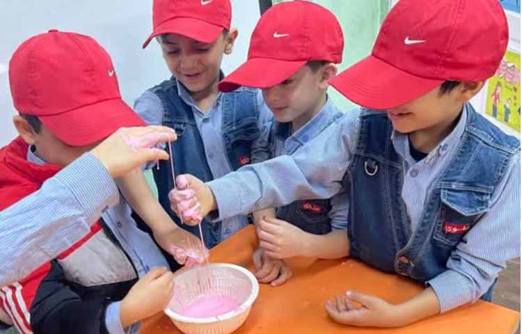 طبقه های رنگی و خمیر جادویی هفته ملی علوم 1