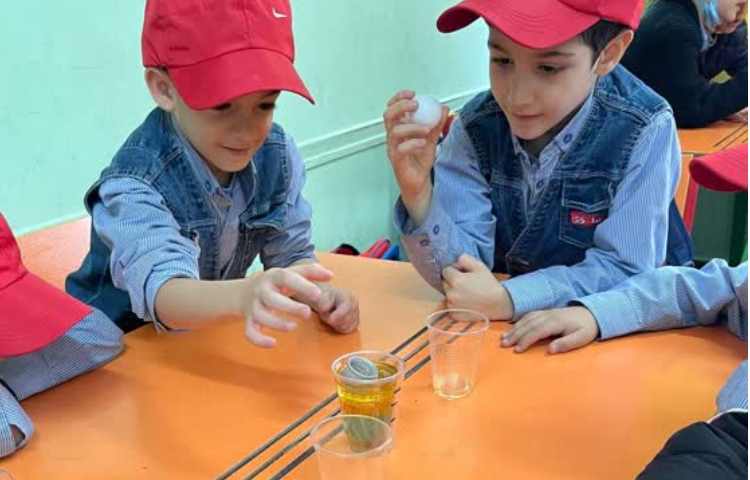 طبقه های رنگی و خمیر جادویی هفته ملی علوم 7