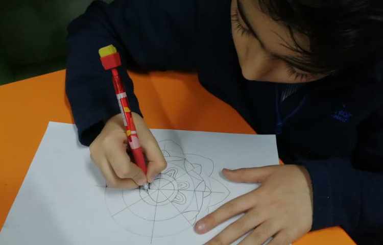 طراحی ماندالا در شکل دایره 2