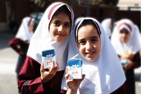 طرح توزیع شیر در مدارس ادامه دارد